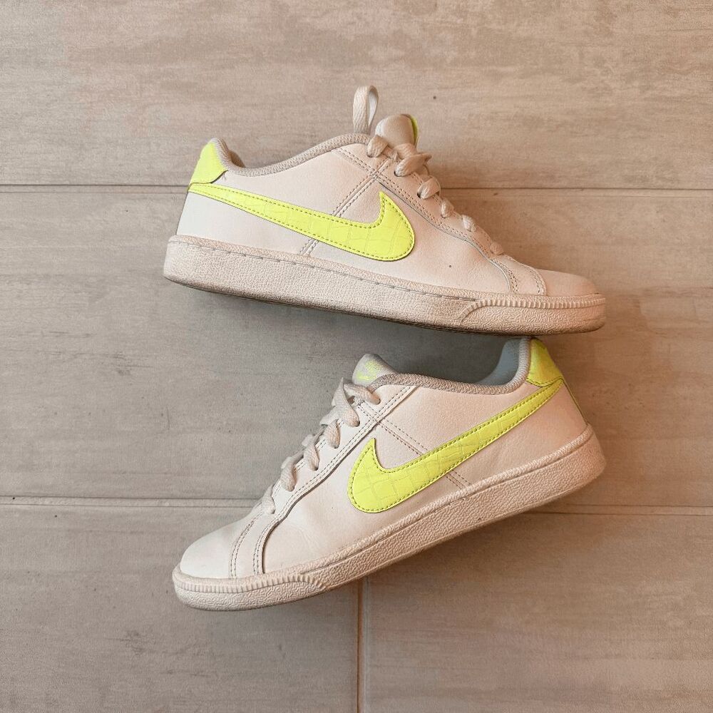 Nike 2022 Court Royale Sneakers Shoes White Barely Volt Size 7 Women's Fashion